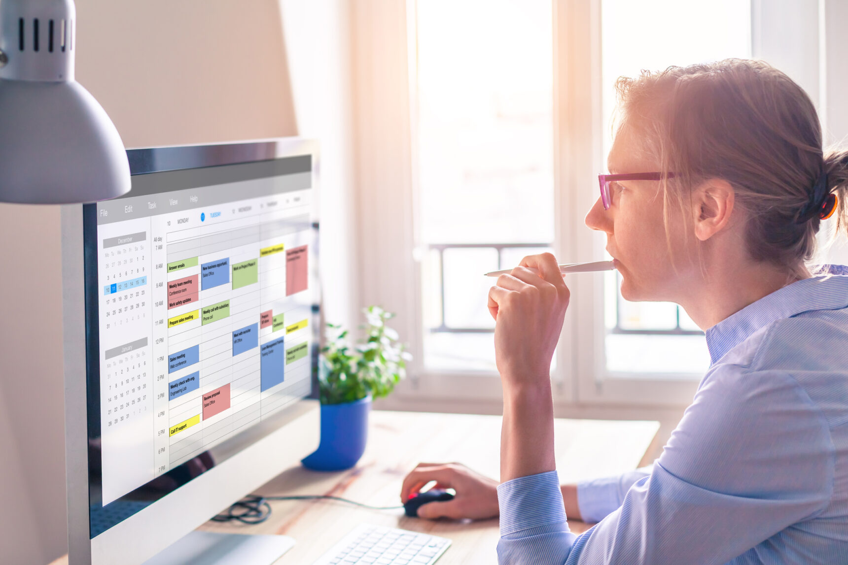 Person using calendar on computer to plan their schedule